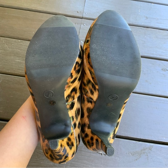 Worthington Jean Leopard Print Heels - Picture 8 of 8